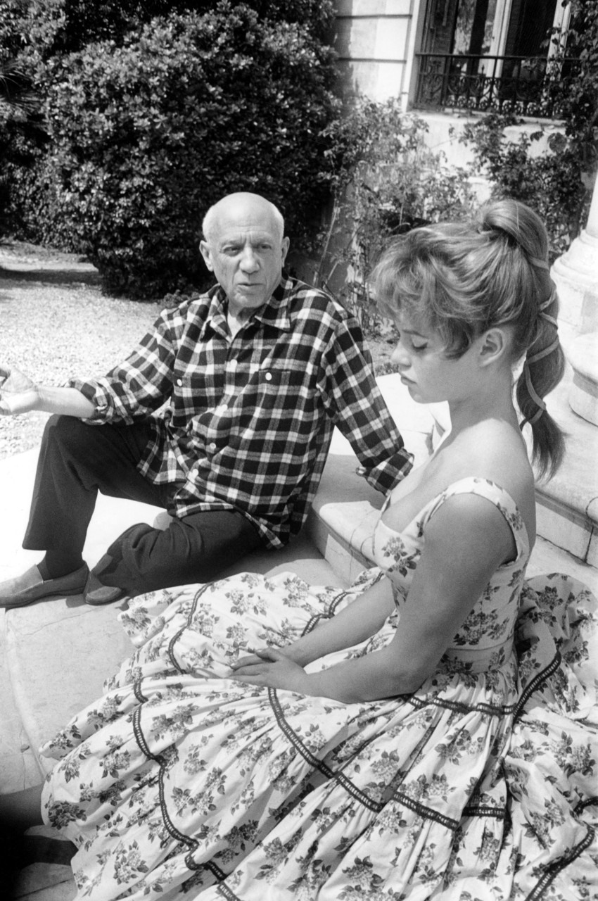 brigitte-bardot-visits-picasso-at-his-studio-at-vallauris-near-cannes-during-the-film-festival-in-1956.jpg