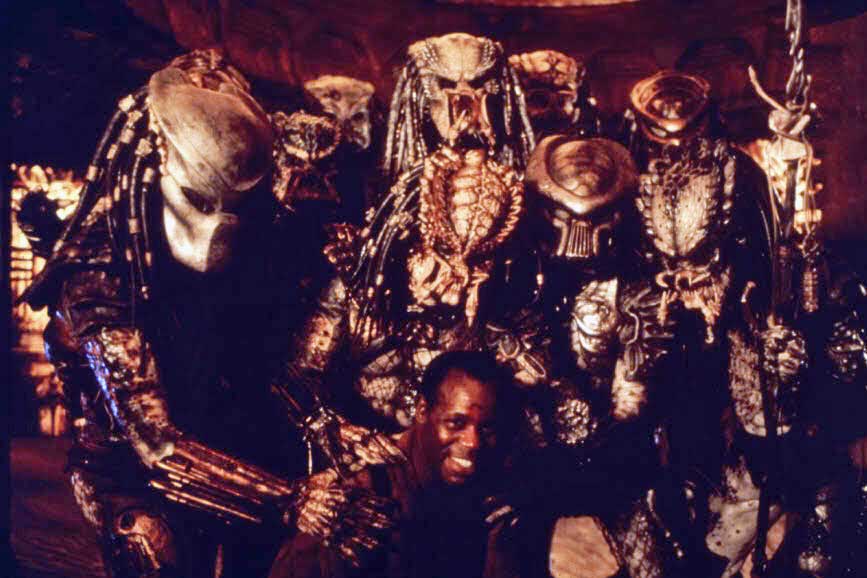 31st_danny-glover-with-his-co-stars-on-the-set-of-predator-2.jpg